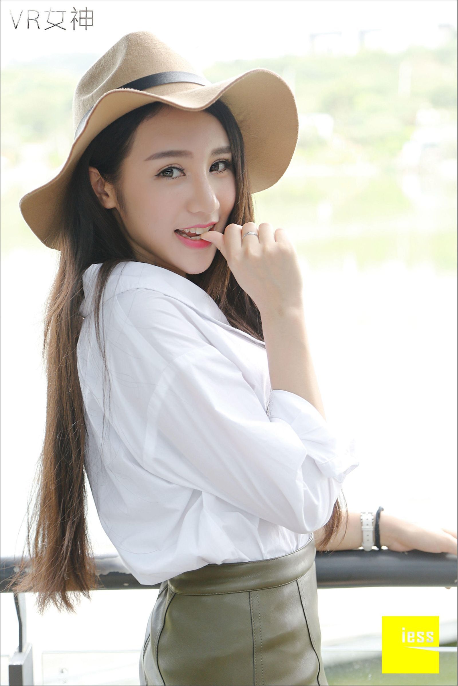 [IESS]异思趣向 女主播SASA 白球鞋的丝足梦游